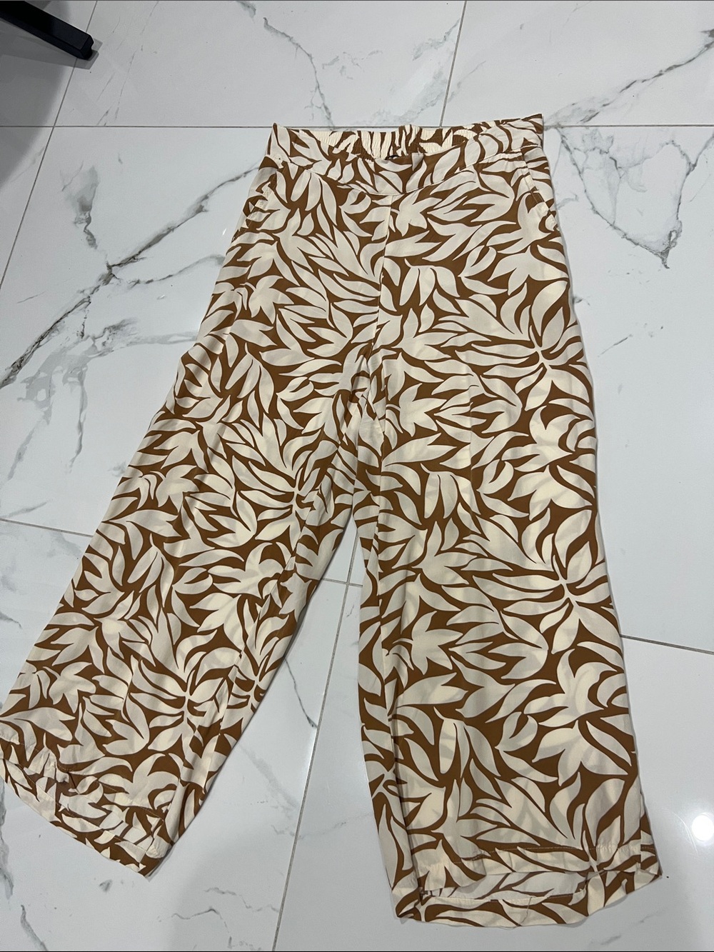 Tahari Brown & Cream Leaf-Print Wide-Leg Chinos